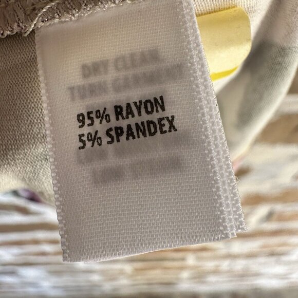 NWT St. John Pink Floral Print Sleeveless Blouse Top Women's Scoop Neck Size M - Picture 6 of 9